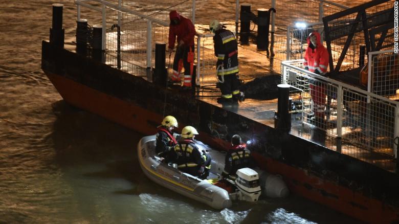 Chìm tàu du lịch trên sông, 7 khách Hàn thiệt mạng