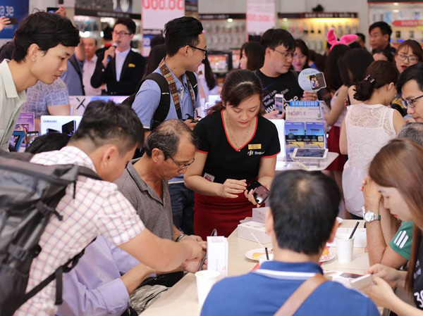 Huawei gặp hoạ lớn, smartphone Tàu đồng loạt giảm giá sâu