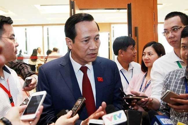 Labor Minister Dao Ngoc Dung says necessary to revise up retirement age