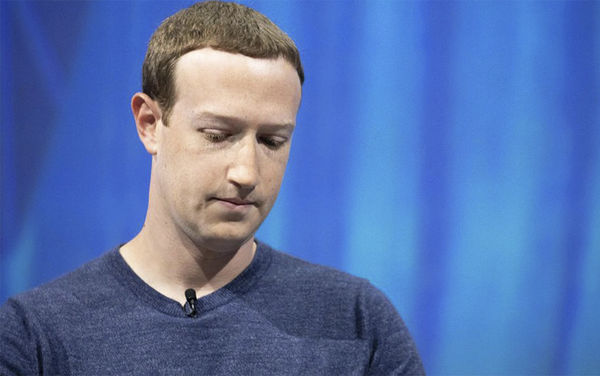 Cổ đông Facebook tiếp tục tìm cách 'lật đổ' Mark Zuckerberg