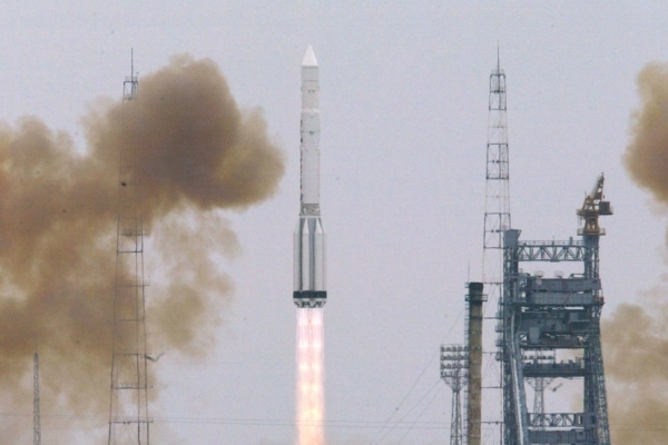 Lầu Năm Góc cấm công ty Mỹ mua vệ tinh Nga