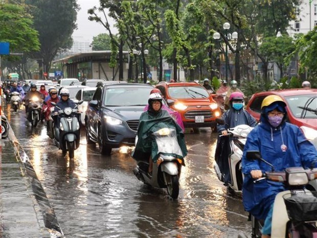 Heavy rain, flash floods forecast to continue in Vietnam's northern and central regions over weekend