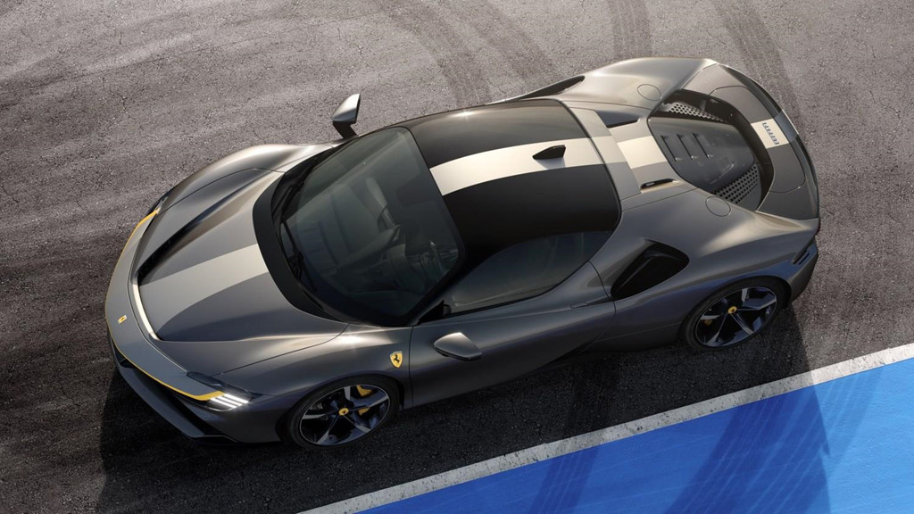 Siêu xe Ferrari 488 va chạm giao thông Cảnh sát lấy mẫu vân tay trên vô lăng