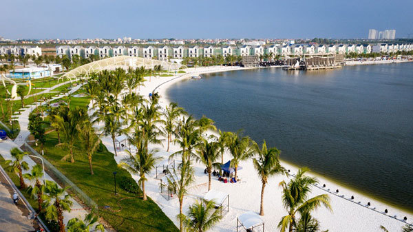 Kỳ tích đằng sau hồ trải cát lớn nhất Việt Nam