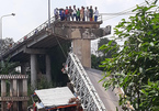 Sập cầu ở Đồng Tháp, xe tải rơi xuống sông