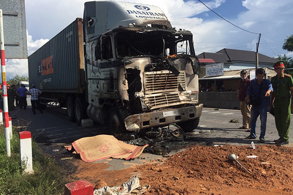 Xe container tông liên hoàn rồi bốc cháy, 1 người chết ở TT-Huế