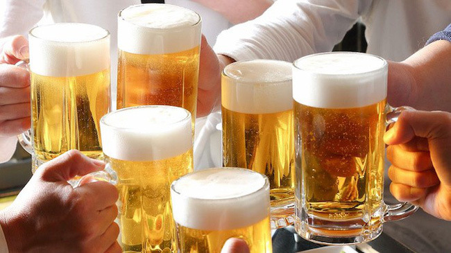 Tranh cãi cấm bán rượu bia theo giờ, chỉ được uống tại nơi quy định