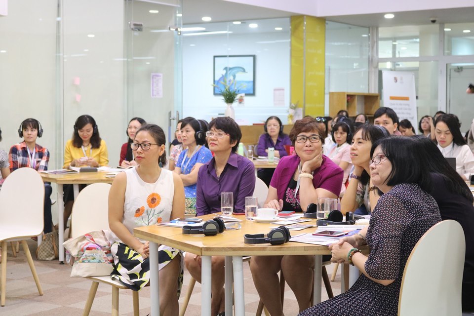 Ánh nhìn dò xét của cậu học trò và 54 điều về quyền trẻ em