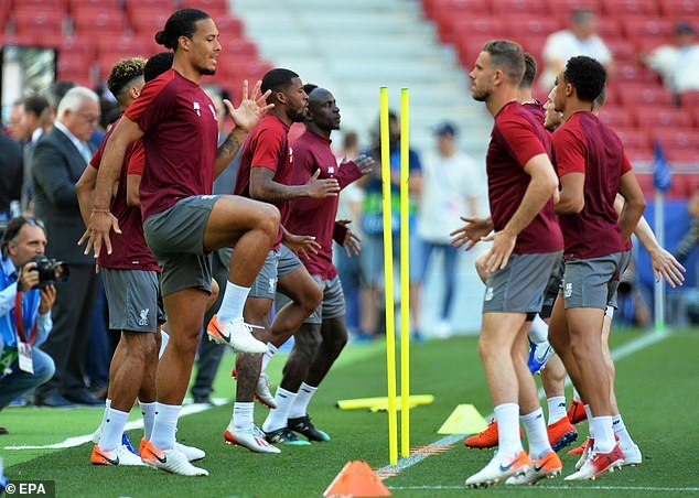 'Đột nhập' sân tập Liverpool trước chung kết Champions League