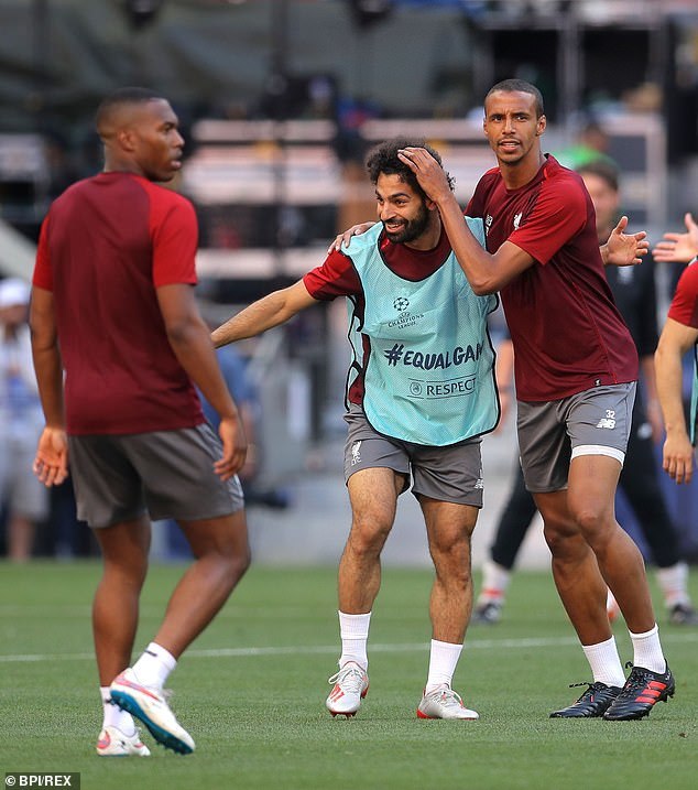 'Đột nhập' sân tập Liverpool trước chung kết Champions League