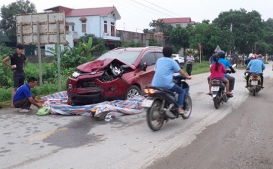 Xế hộp lấn làn tông chết 2 phụ nữ, bé 7 tháng tuổi nguy kịch