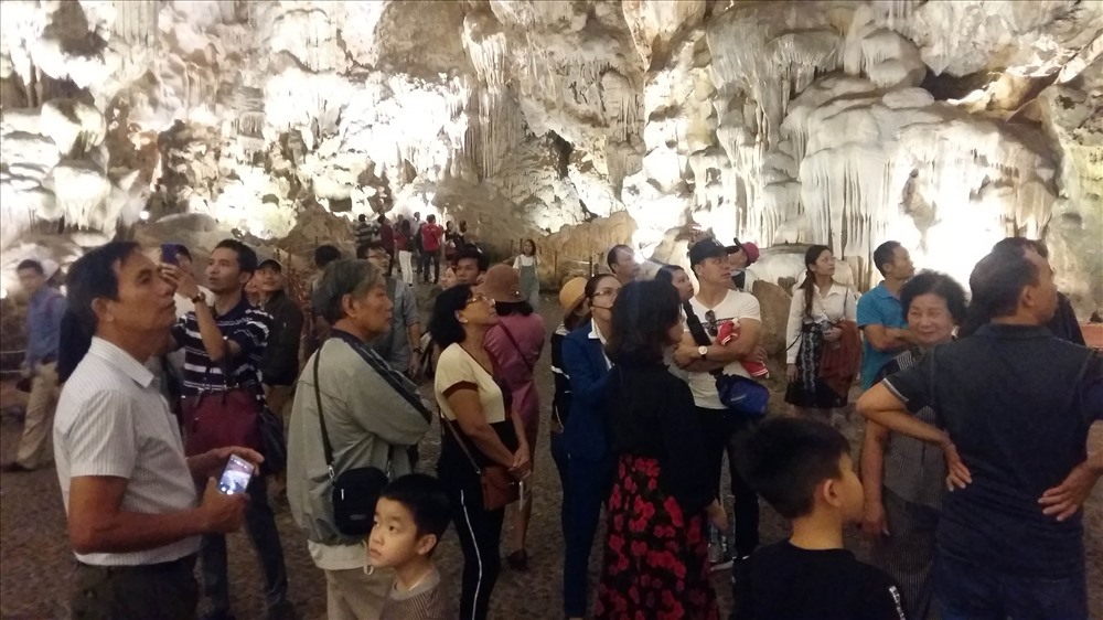 Ha Long Bay caves face tourist overload