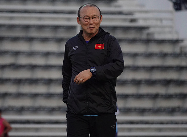 Thầy Park đã cười, Văn Lâm sẵn sàng “chiến” Thái Lan