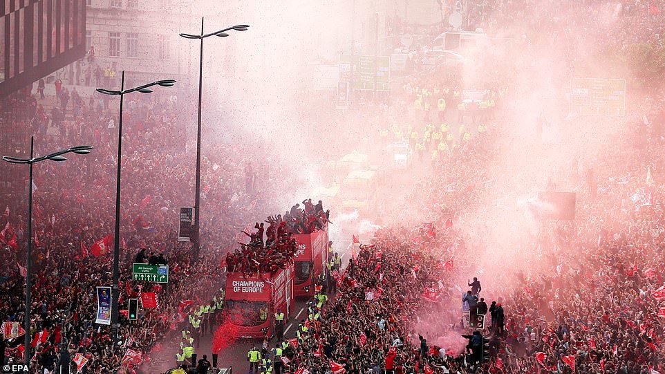 Liverpool diễu hành mừng chức vô địch C1 chưa từng thấy