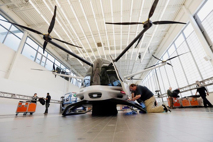 Xe bay đầu tiên trên thế giới sắp ra mắt