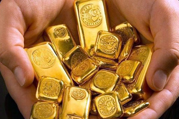 Nữ chủ tiệm mải bán hàng, đạo chích lẻn vào phòng ngủ khoắng cả túi vàng