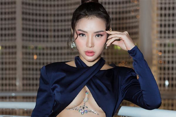 Mặc váy hở chân ngực táo bạo, Phương Trinh Jolie nói: