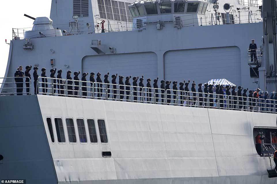 Tàu chiến TQ bất ngờ ghé cảng Sydney, dân Australia ngỡ ngàng