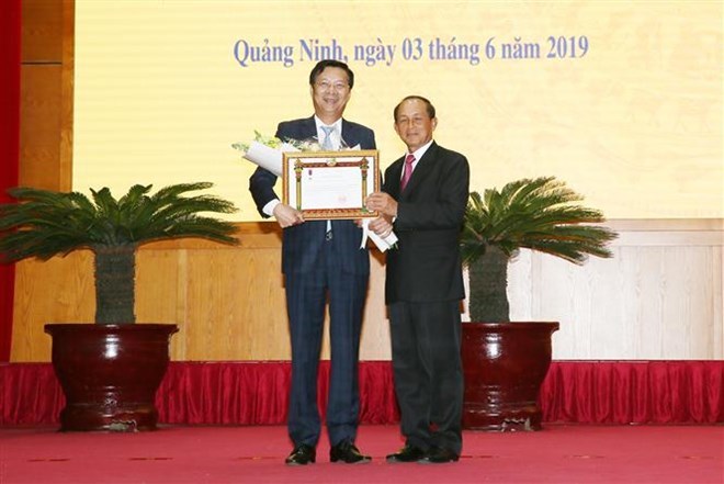 Quang Ninh’s leaders honoured with Lao medals