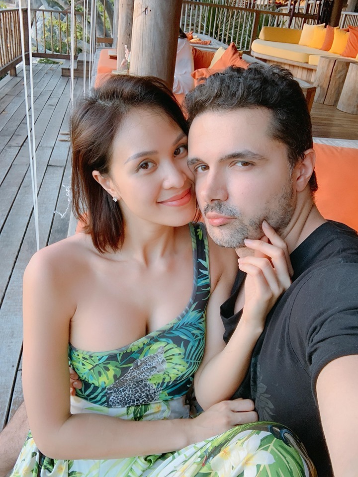 MC sexy nhất showbiz Việt: Tôi cưới chồng Tây không phải để 'chạy bầu'
