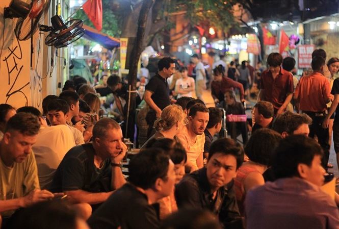 Experts oppose overnight alcohol ban