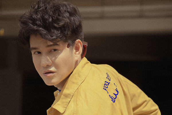 MC 'Tình Bolero' biến hóa trong các trang phục mùa hè