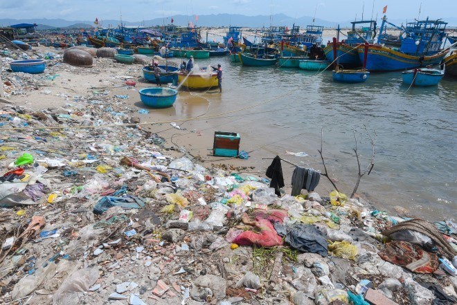 First exhibition on plastic waste opens in Hanoi