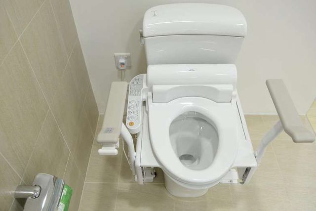 Toilet thông minh ở Nhật khiến du khách chỉ muốn ngồi mãi