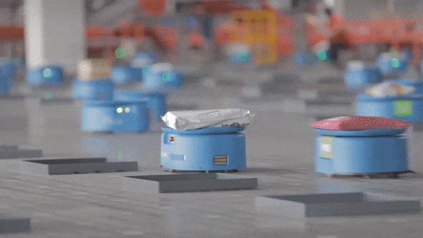 Nhà kho chứa hàng ngàn robot tự động chuyển hàng của Trung Quốc