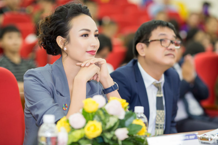 Ngọc Diễm khuyến khích giới trẻ bày tỏ chính kiến của mình