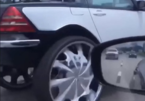 Mui trần Mercedes-Benz SLK độ mâm xe tải hạng nặng cực khủng
