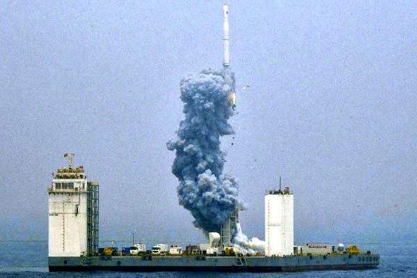 Xem TQ lần đầu phóng tên lửa không gian giữa biển
