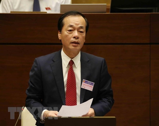 Lawmakers grill construction minister about “hot” issues