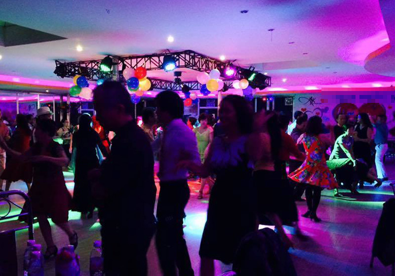 Chụp ảnh nóng với nhân tình, cụ ông 74 tuổi cố tình khoe vợ