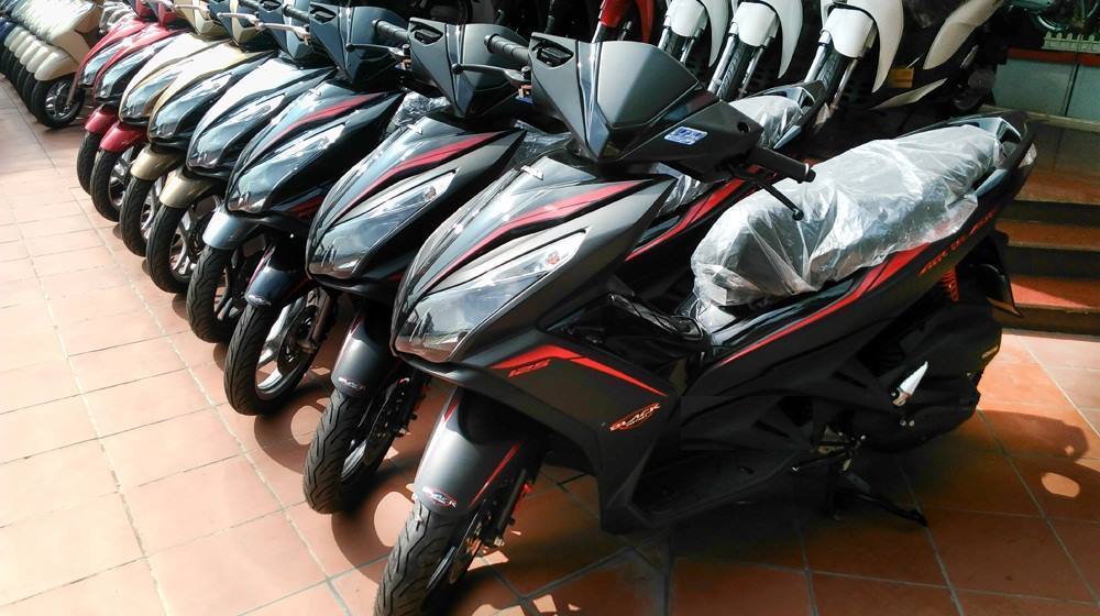 Ignoring possible motorbike ban, VN people still buy 3.5 million products a year