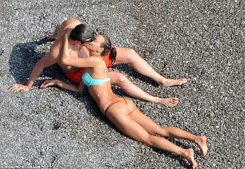 Từng dứt tình 5 năm với CR7, Irina Shayk lại ôm con bỏ đi sau 4 năm yêu triệu phú