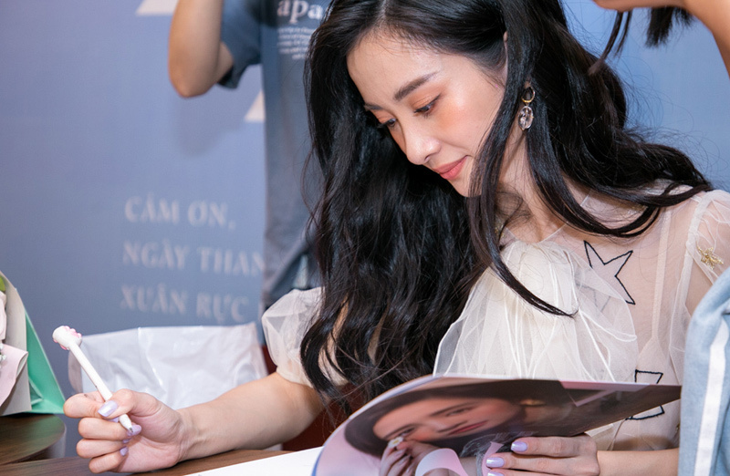 Bị chê 'nhạt', Jun Vũ được Will tặng hũ muối ngày ra photobook đầu tay