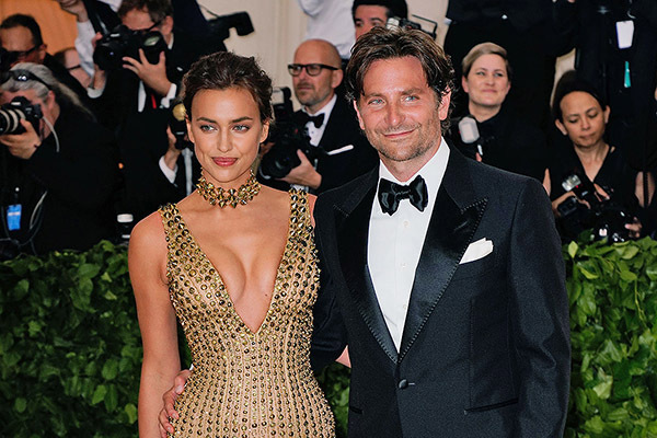 Tài tử 'A Star Is Born' chia tay bạn gái siêu mẫu kém 11 tuổi sau 4 năm yêu