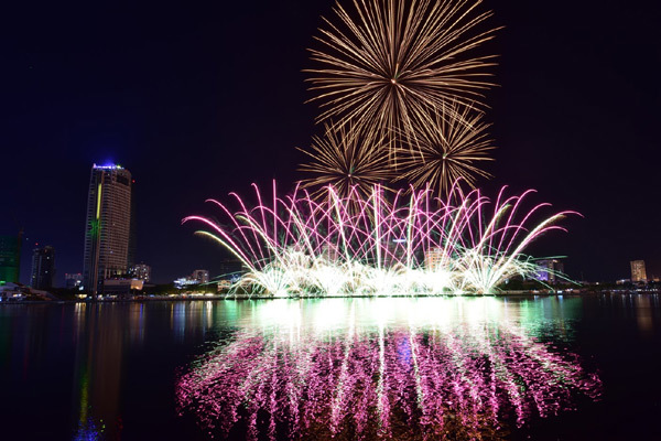 Da Nang Int’l Fireworks Festival dazzles spectators