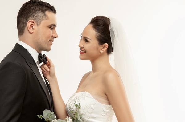 Ngắm trọn bộ ảnh cưới của MC Phương Mai với chồng Tây