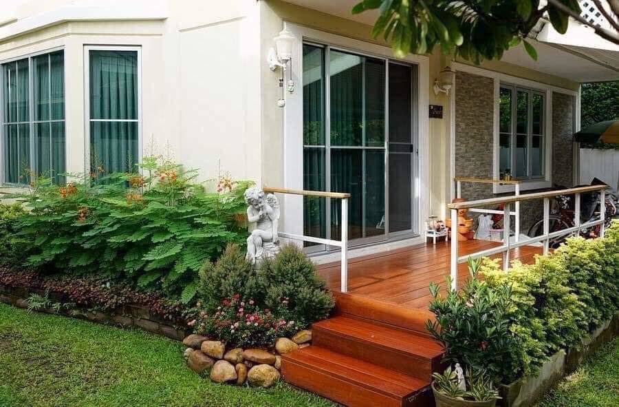 Chồng điềm đạm nhưng lại buông lời thô tục, trần trụi khi ân ái