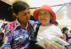 Mẹ Việt từ Mỹ về Việt Nam nghẹn ngào gặp lại con bỏ rơi 44 năm trước