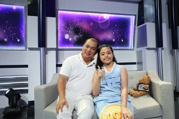 Nhạc sĩ Minh Khang xấu hổ vì bị con gái 'bắt lỗi' trên truyền hình