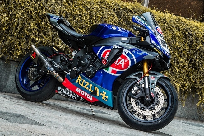 Yamaha R1 độ phong cách xe đua tại Sài Gòn