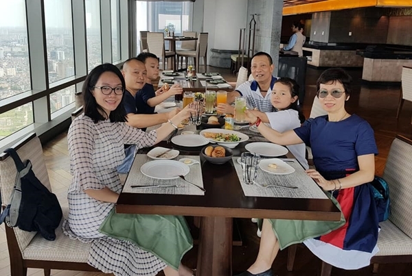 Lại Văn Sâm khoe ảnh hạnh phúc bên gia đình trong sinh nhật tuổi 62