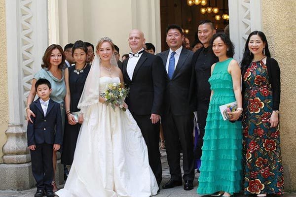 Vợ chồng 'Tiểu Long Nữ' gốc Việt từ thiện toàn bộ tài sản