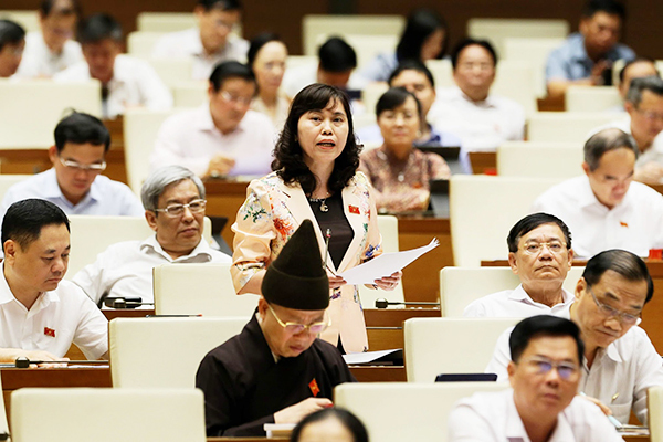 'Cách chức' lãnh đạo về hưu nghe có vẻ vô lý nhưng rất hiệu quả