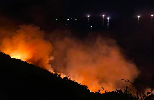 Bán đảo Sơn Trà cháy đùng đùng trong đêm