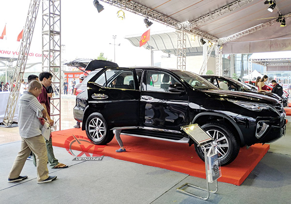 Thị trường ô tô Việt tăng trưởng trở lại nhờ bão giảm giá