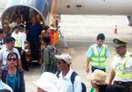 Nam hành khách la hét chạy khỏi máy bay ở Tân Sơn Nhất
